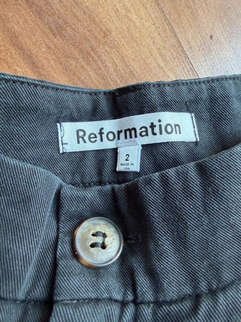 Reformation Black High-Waisted Pleated Shorts | Size 2 | Linen Blend - Picture 4 of 4